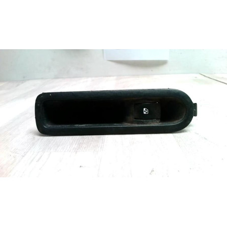 Interrupteur de leve vitre arriere droit RENAULT SCENIC 2 PHASE 1 d’occasion