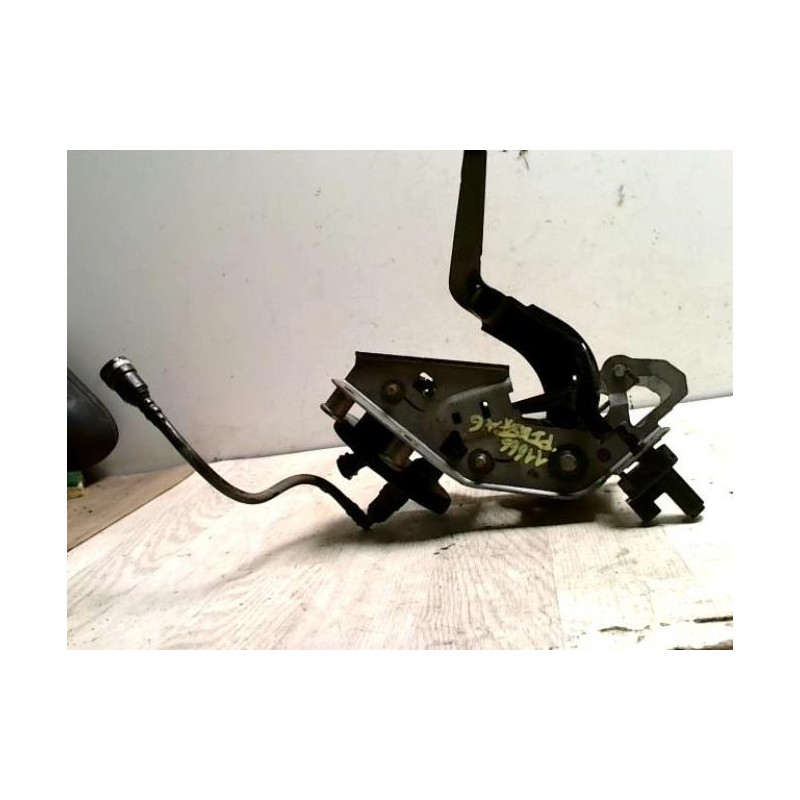 Pedalier d'embrayage FORD FIESTA 6 PHASE 1 d’occasion