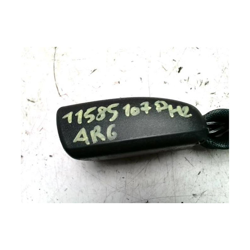 Attache ceinture arriere gauche PEUGEOT 107 PHASE 2 d’occasion