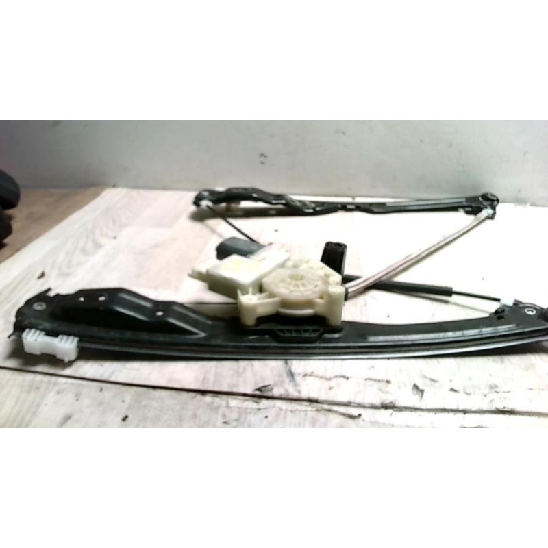 Leve vitre electrique avant droit PEUGEOT 308 2 SW PHASE 2 BREAK d’occasion