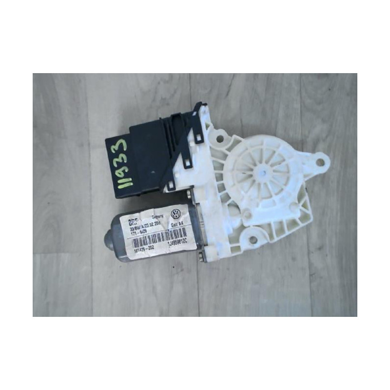 Moteur leve vitre arriere droit VOLKSWAGEN GOLF 4 d’occasion