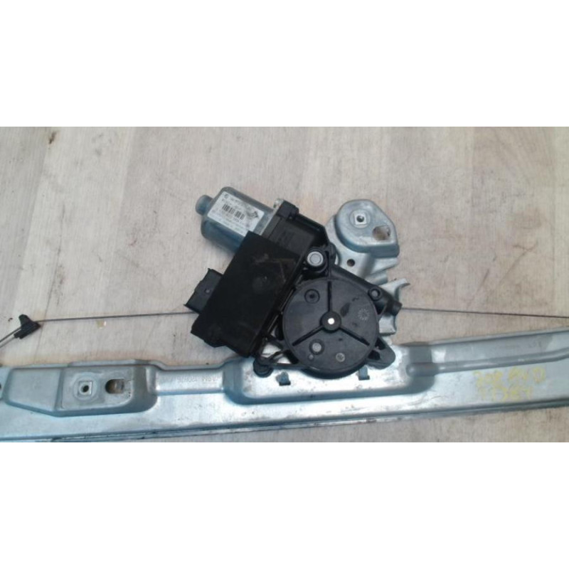 Leve vitre electrique avant droit PEUGEOT 308 1 SW PHASE 1 BREAK d’occasion