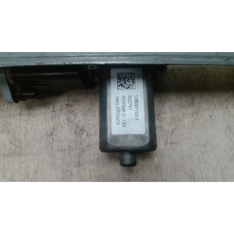 Leve vitre electrique avant gauche RENAULT CLIO 4 PHASE 1 d’occasion
