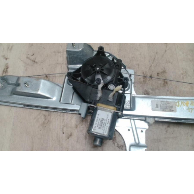 Leve vitre electrique avant droit PEUGEOT 208 1 PHASE 2 d’occasion