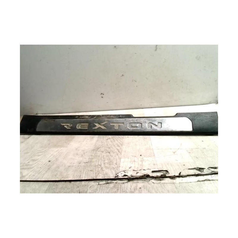 Baguette de porte avant gauche SSANGYONG REXTON 1 PHASE 1 d’occasion