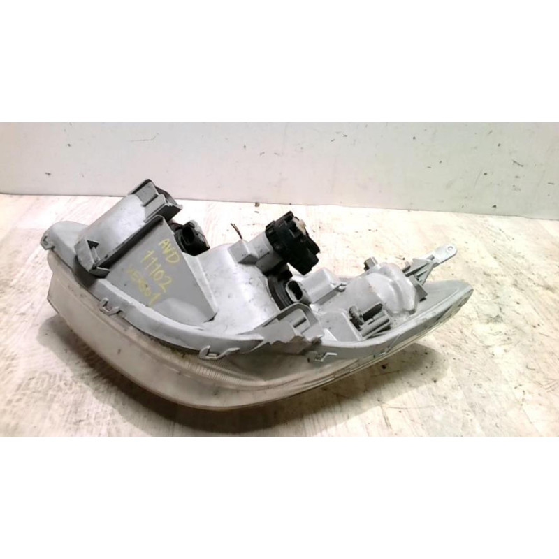 Optique avant principal droit (feux)(phare) TOYOTA COROLLA VERSO 1 d’occasion