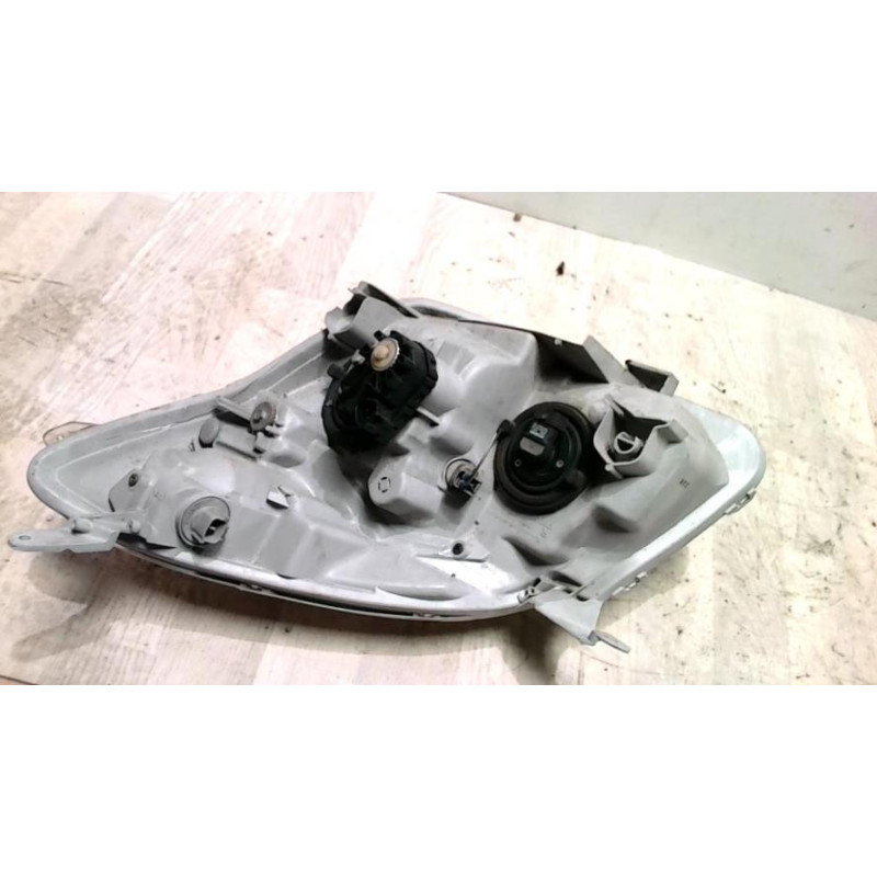 Optique avant principal droit (feux)(phare) TOYOTA COROLLA VERSO 1 d’occasion
