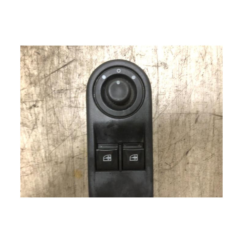 Interrupteur de leve vitre avant gauche RENAULT CLIO 4 PHASE 1 d’occasion