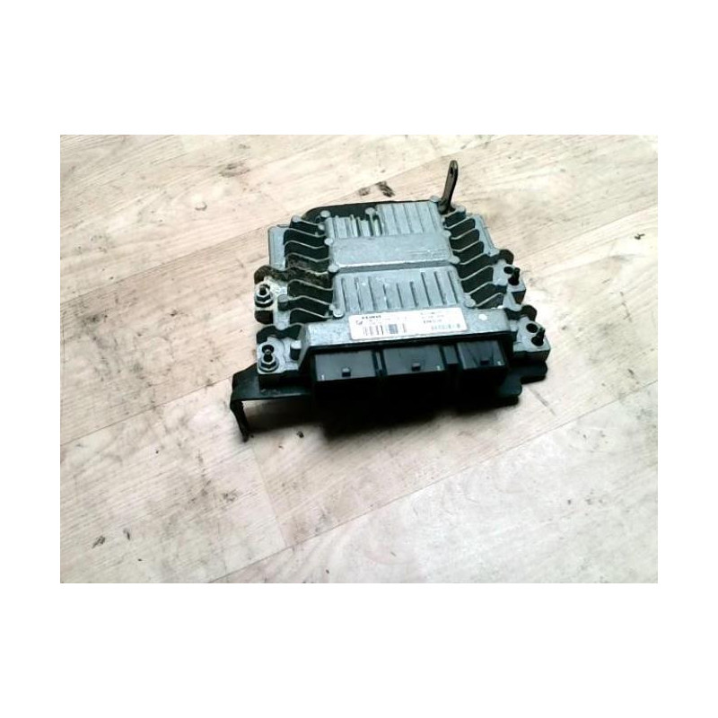 Calculateur moteur RENAULT GRAND SCENIC 2 PHASE 2 d’occasion