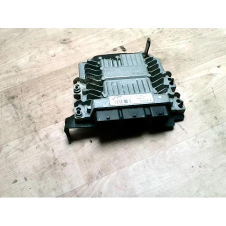Calculateur moteur RENAULT GRAND SCENIC 2 PHASE 2 d’occasion