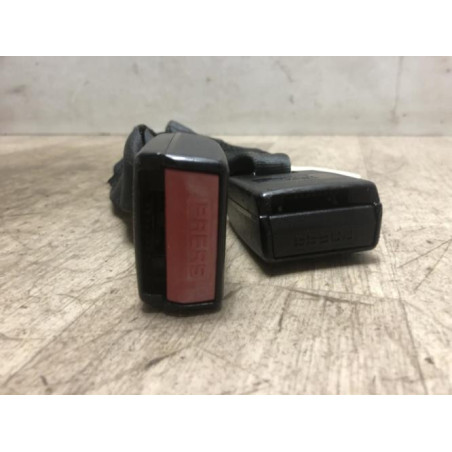 Attache ceinture arriere gauche DACIA SANDERO 1 d’occasion