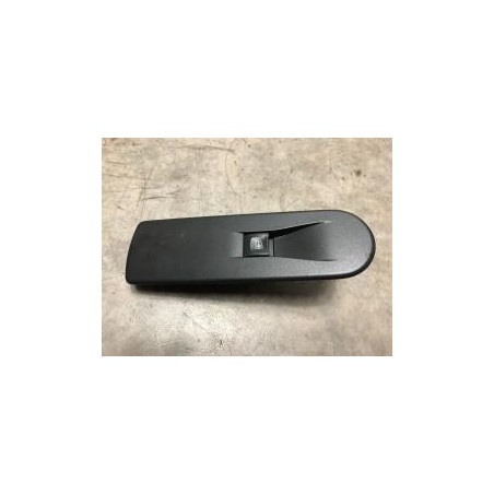 Interrupteur de leve vitre avant droit RENAULT CLIO 4 PHASE 1 d’occasion