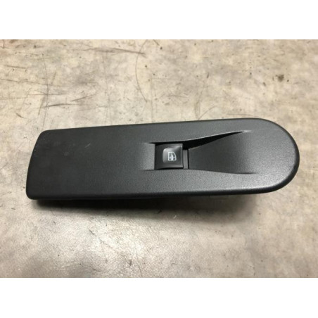 Interrupteur de leve vitre avant droit RENAULT CLIO 4 PHASE 1 d’occasion