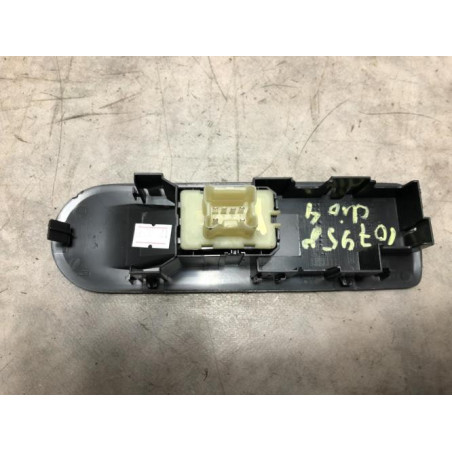 Interrupteur de leve vitre avant droit RENAULT CLIO 4 PHASE 1 d’occasion