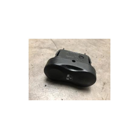 Interrupteur de leve vitre avant droit DACIA SANDERO 1 d’occasion