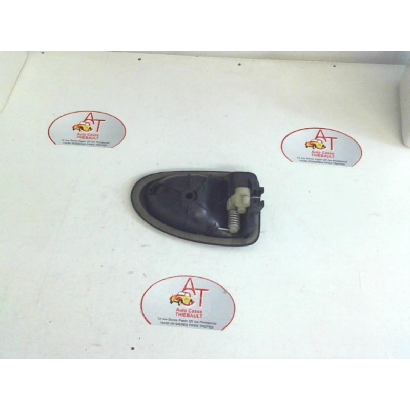 Poignee interieur avant droit RENAULT CLIO II PHASE 2 d’occasion