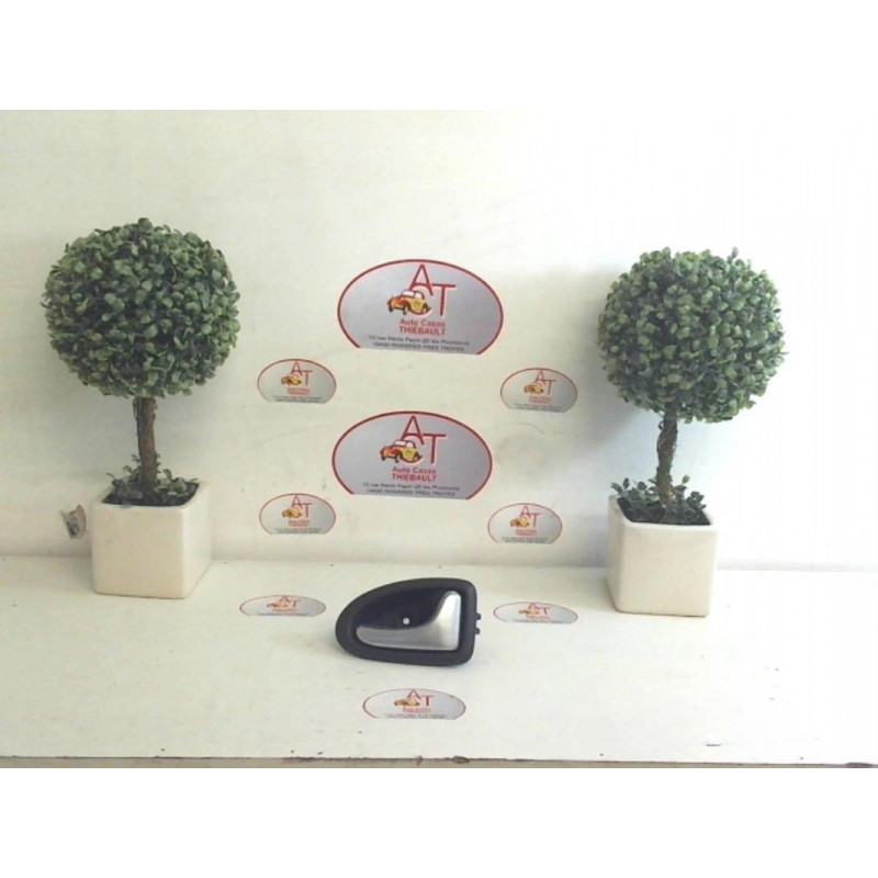 Poignee interieur avant droit RENAULT CLIO II PHASE 2 d’occasion