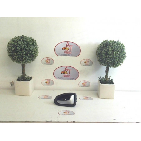 Poignee interieur avant droit RENAULT CLIO II PHASE 2 d’occasion