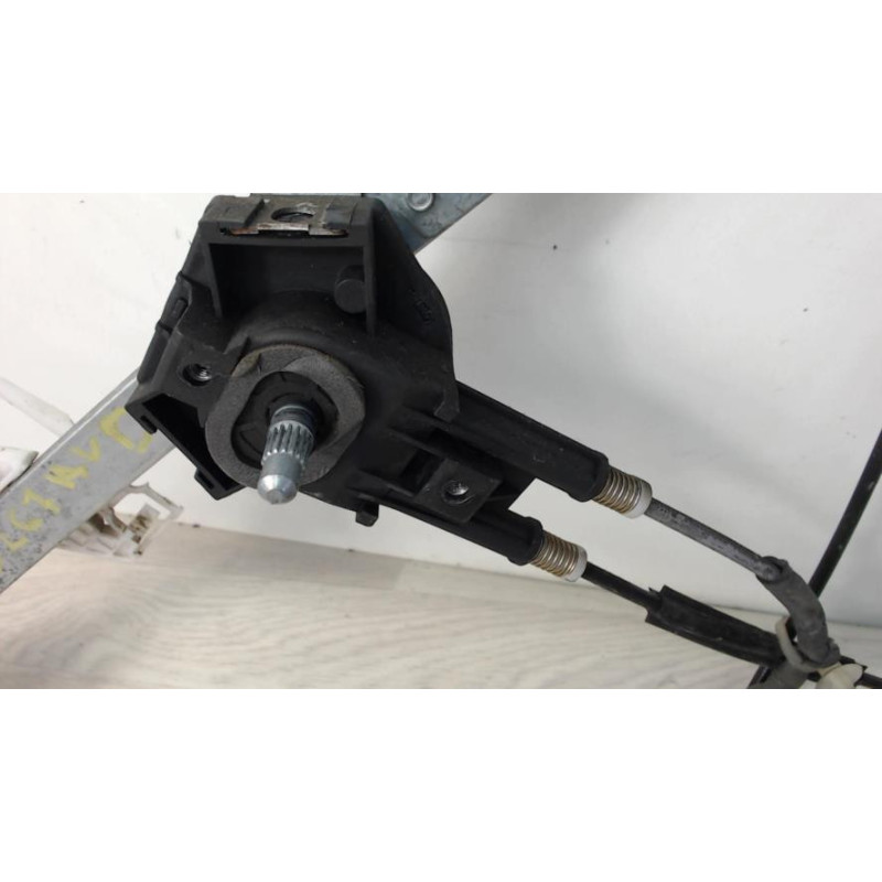 Leve vitre mecanique avant droit PEUGEOT PARTNER 1 PHASE 1 d’occasion