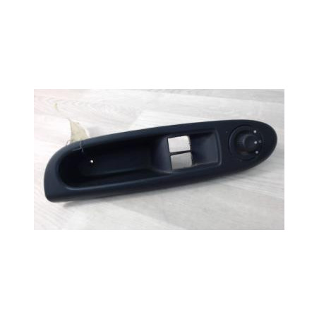 Interrupteur de leve vitre avant gauche RENAULT CLIO 2 PHASE 2 d’occasion
