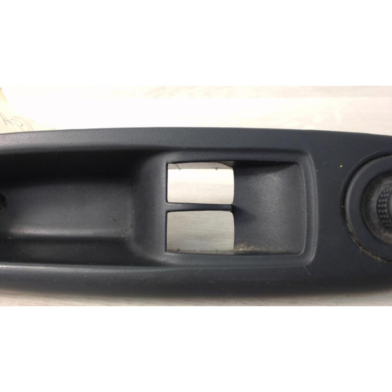 Interrupteur de leve vitre avant gauche RENAULT CLIO 2 PHASE 2 d’occasion