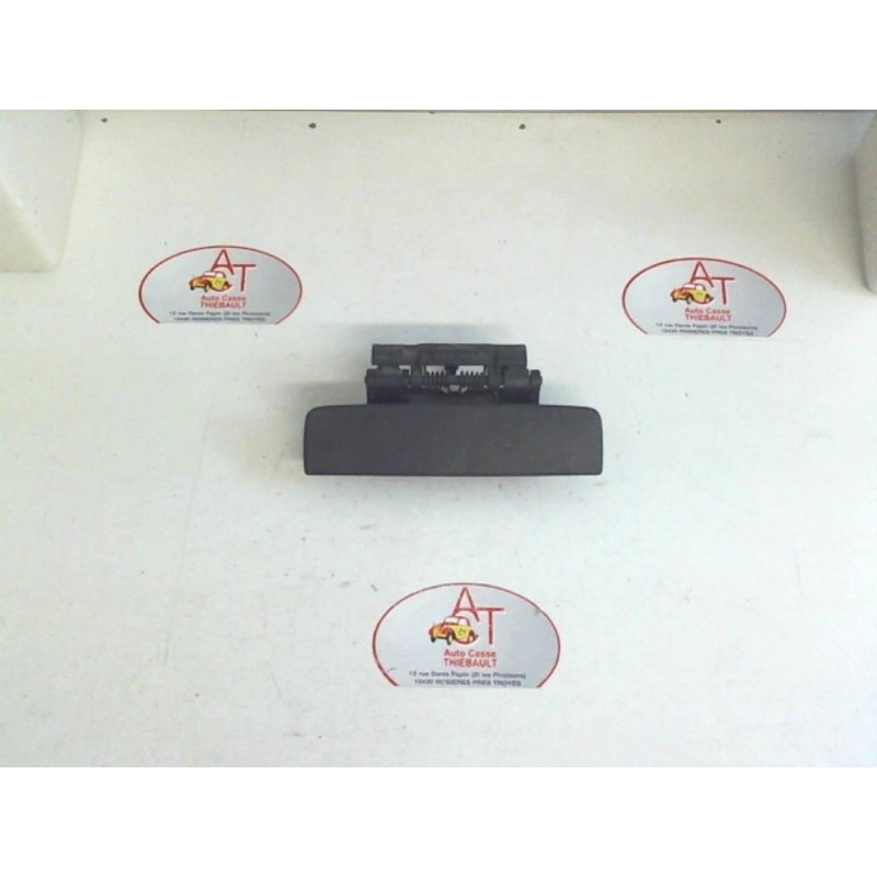 Poignee porte arriere droit PEUGEOT 306 3 ET 5 PORTES d’occasion
