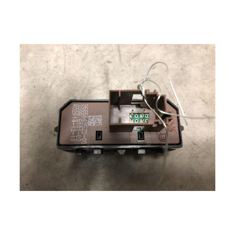 Bouton/Interrupteur PEUGEOT 3008 1 PHASE 2 d’occasion