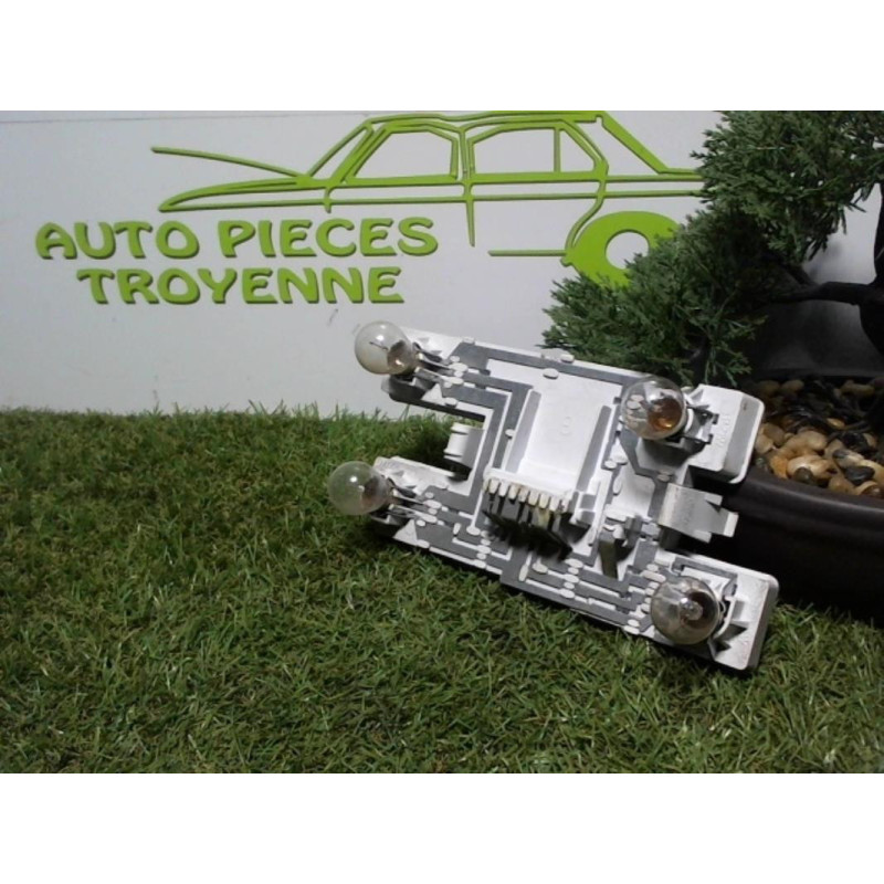 Platine feu arriere gauche RENAULT CLIO 1 PHASE 1 d’occasion