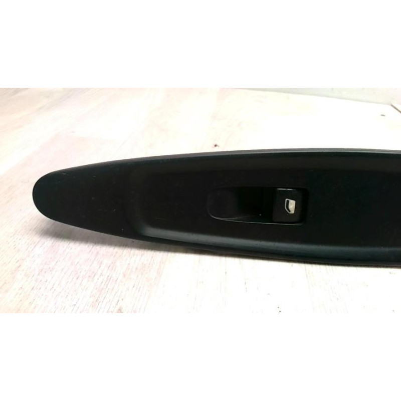 Interrupteur de leve vitre avant droit CITROEN C4 1 PHASE 1 COUPE d’occasion