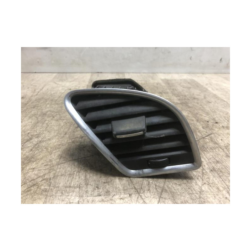 Aerateur tableau de bord avant droit AUDI A4 3 AVANT PHASE 1 BREAK d’occasion