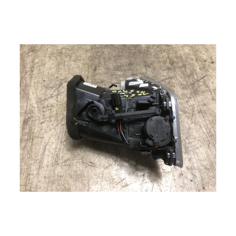 Aerateur tableau de bord avant droit AUDI A4 3 AVANT PHASE 1 BREAK d’occasion