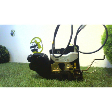 Serrure avant droit HYUNDAI TRAJET d’occasion