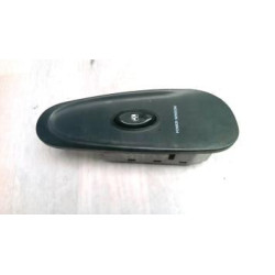 Interrupteur de leve vitre avant droit HYUNDAI COUPE 1 d’occasion