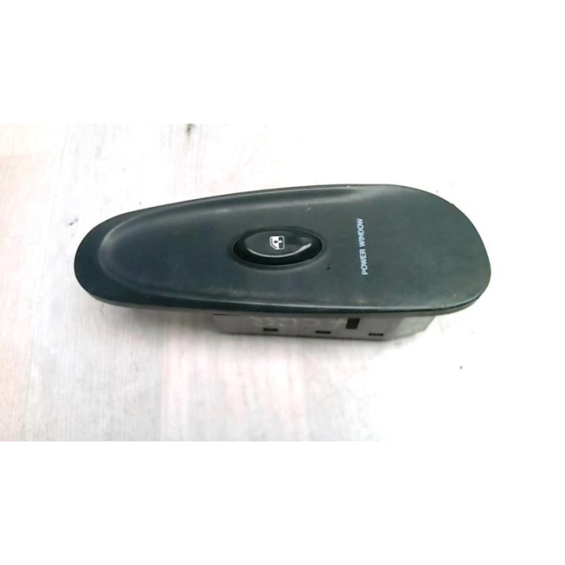 Interrupteur de leve vitre avant droit HYUNDAI COUPE 1 d’occasion