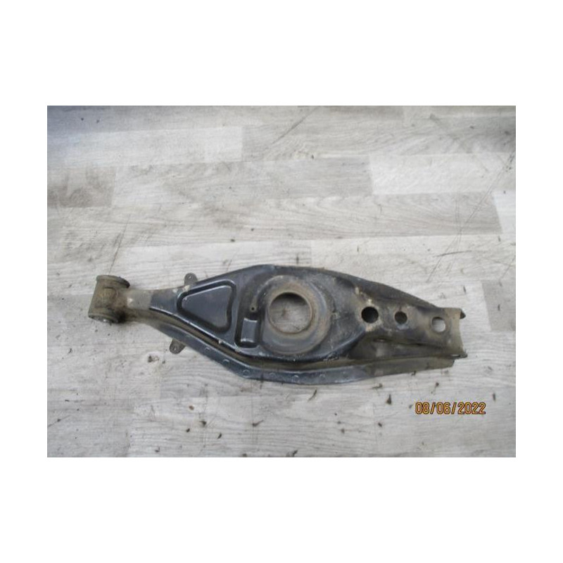 Bras de suspension arriere droit MERCEDES 190 W201 PHASE 1 d’occasion