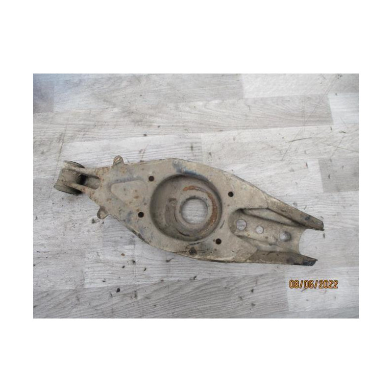 Bras de suspension arriere droit MERCEDES 190 W201 PHASE 1 d’occasion