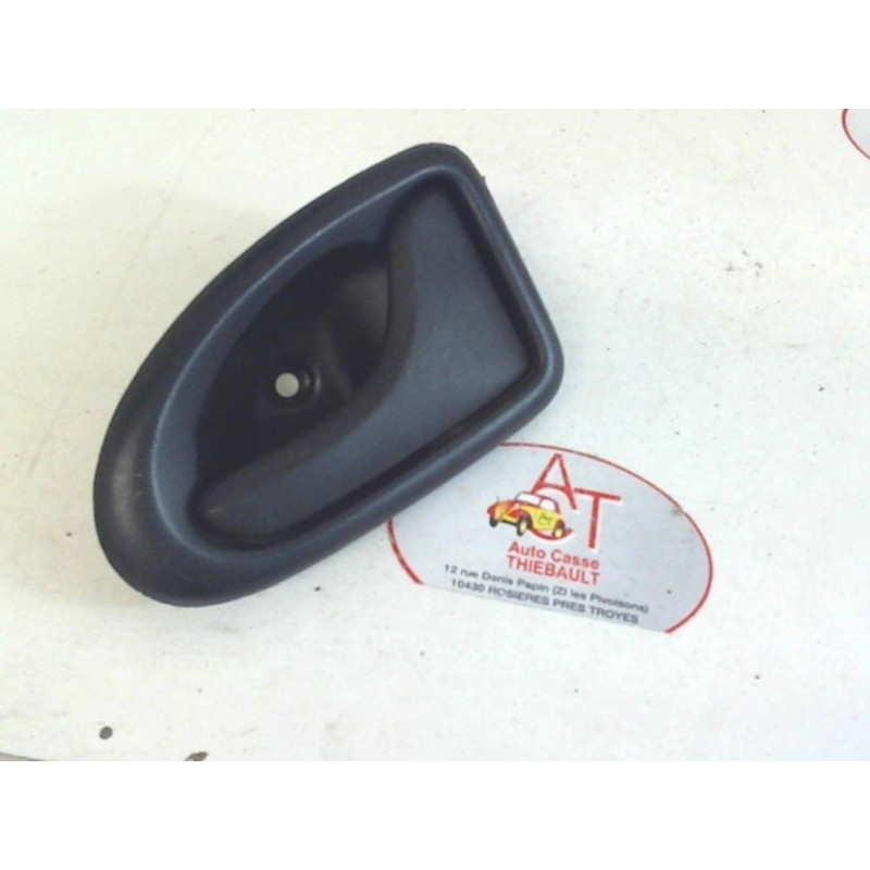 Poignee interieur avant droit RENAULT MASTER d’occasion