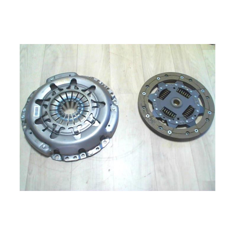 Embrayage FORD FIESTA 5 PHASE 1 d’occasion