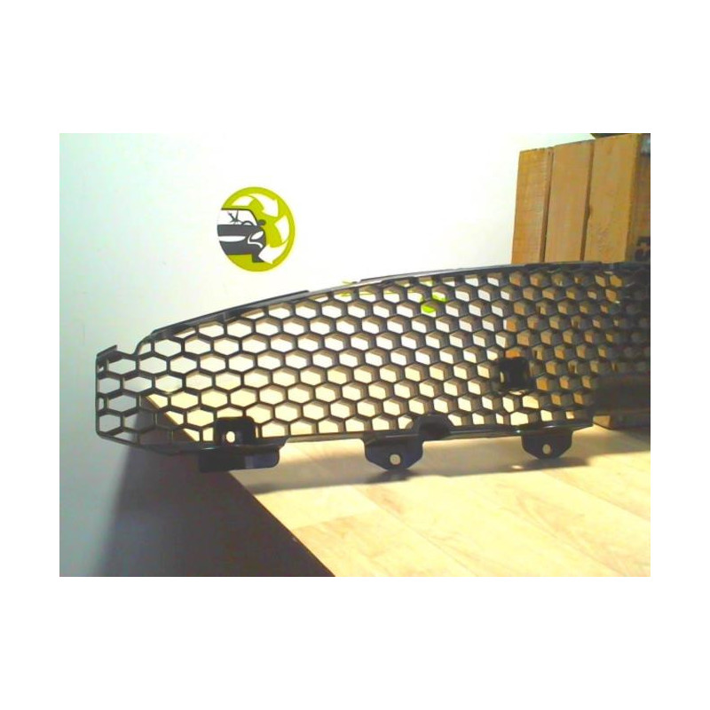 Grille de pare choc KIA CARENS 3 d’occasion