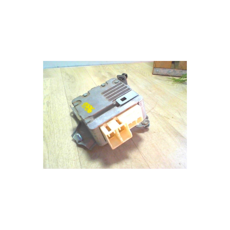 Calculateur TOYOTA YARIS 2 PHASE 1 d’occasion