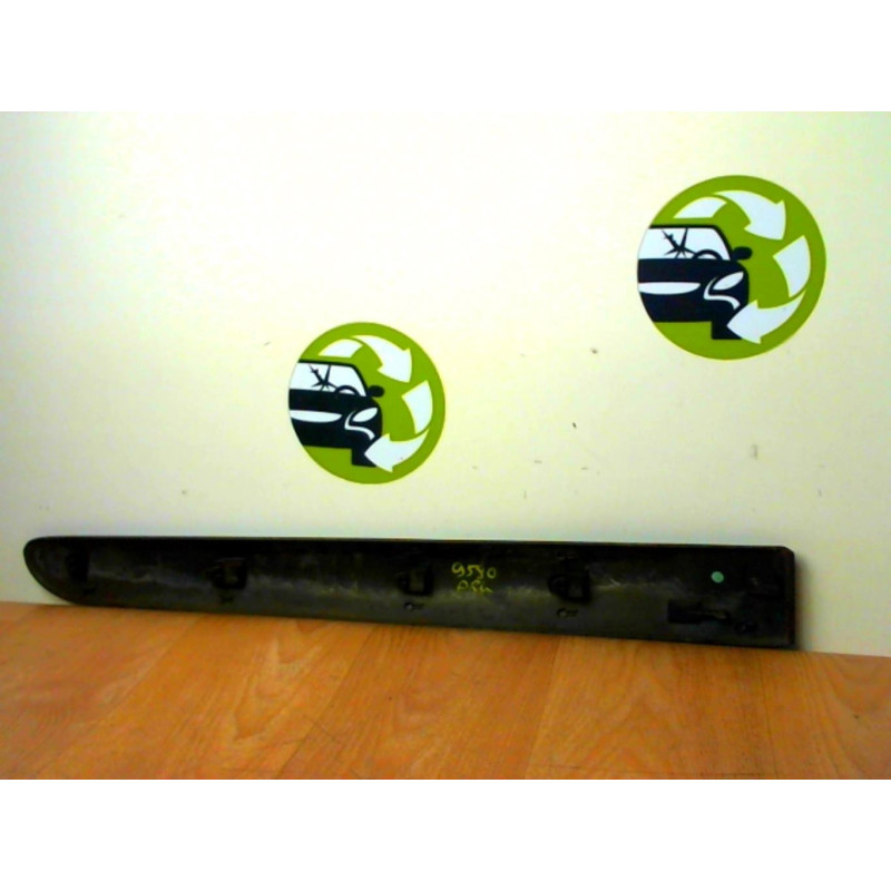 Baguette de porte arriere gauche  RENAULT CLIO 2 PHASE 2 d’occasion