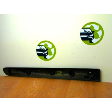 Baguette de porte arriere gauche  RENAULT CLIO 2 PHASE 2 d’occasion