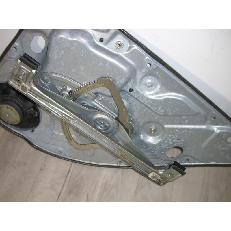 Leve vitre mecanique arriere gauche FORD FOCUS 2 PHASE 1 d’occasion