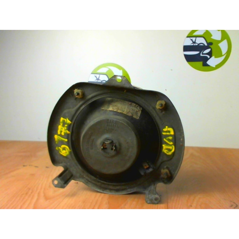 Optique avant principal droit (feux)(phare) VOLKSWAGEN POLO 1 d’occasion