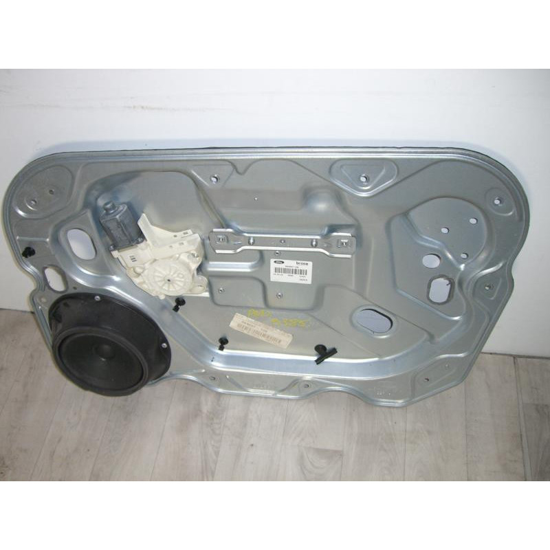 Leve vitre electrique avant droit FORD FOCUS 2 PHASE 1 d’occasion