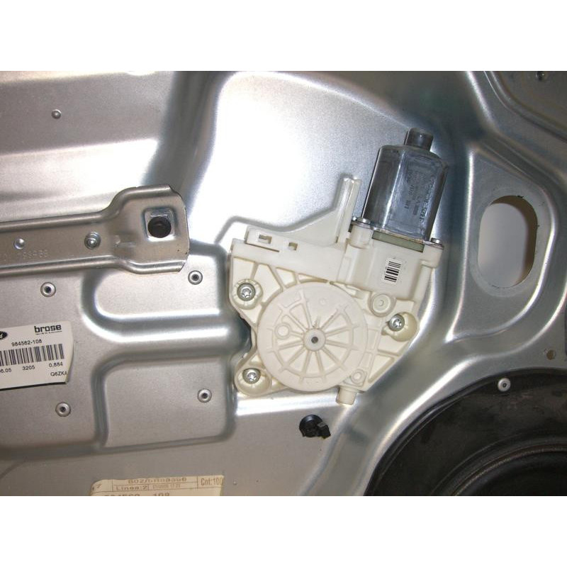 Leve vitre electrique avant gauche FORD FOCUS 2 PHASE 1 d’occasion