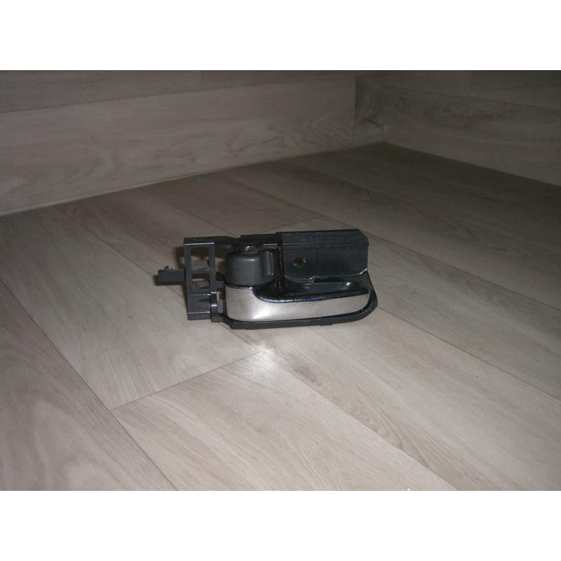 Poignee interieur avant gauche TOYOTA COROLLA VERSO 1 d’occasion