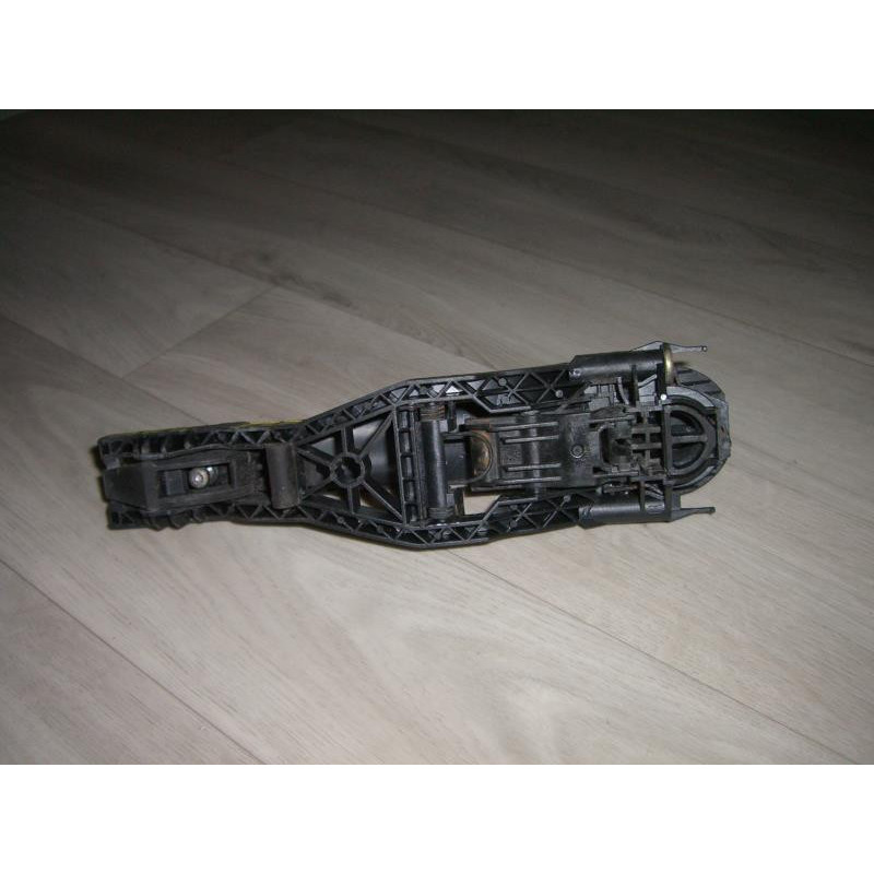 Poignee porte arriere gauche SKODA FABIA 1 PHASE 1 d’occasion