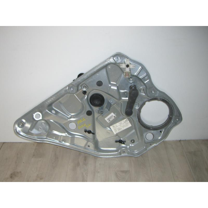 Leve vitre mecanique arriere gauche VOLKSWAGEN POLO 4 PHASE 1 d’occasion