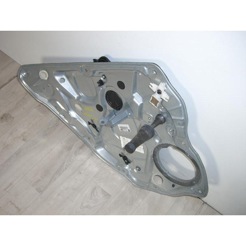 Leve vitre mecanique arriere gauche VOLKSWAGEN POLO 4 PHASE 1 d’occasion
